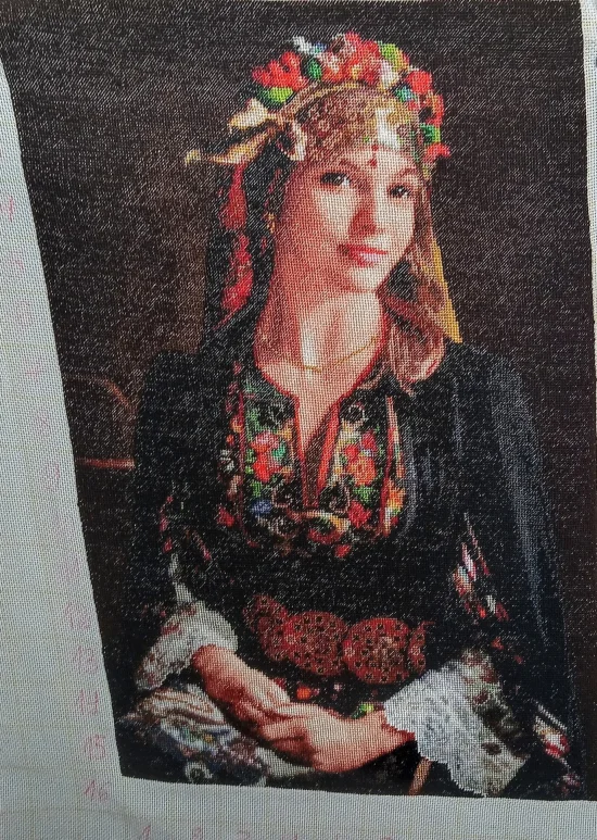 Българска девойка