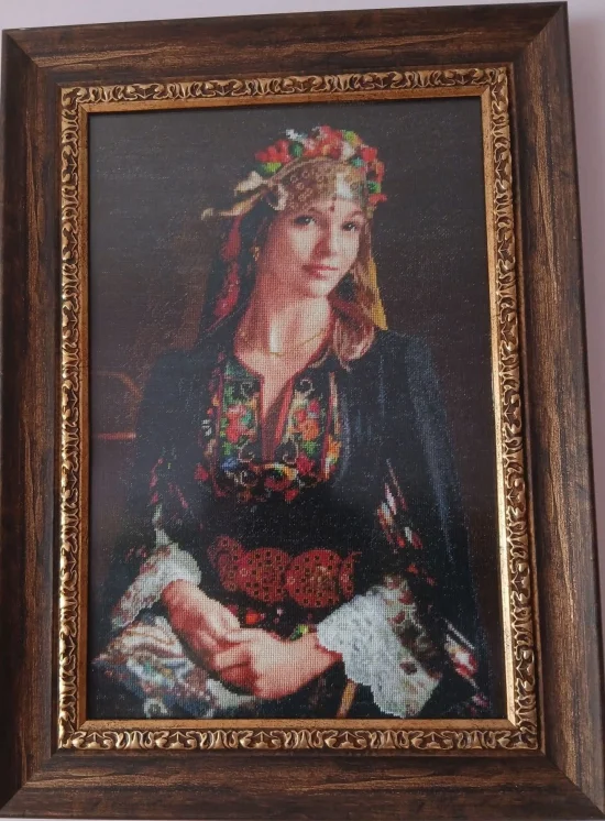 Българска девойка