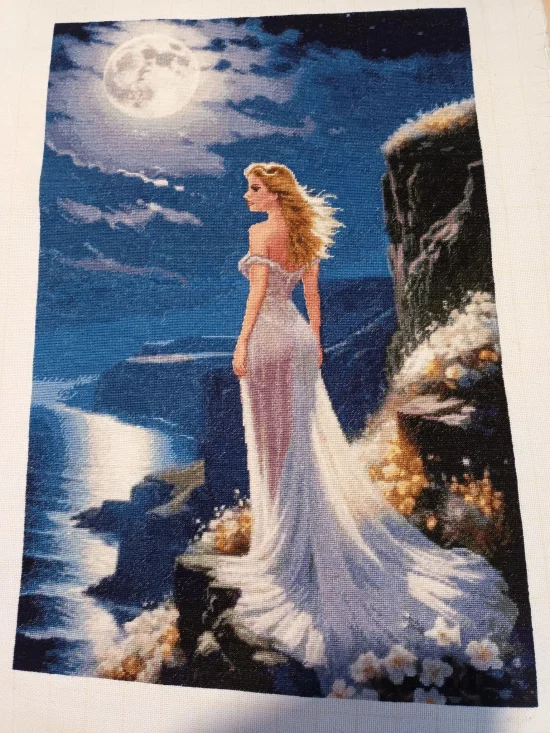 Лунно момиче