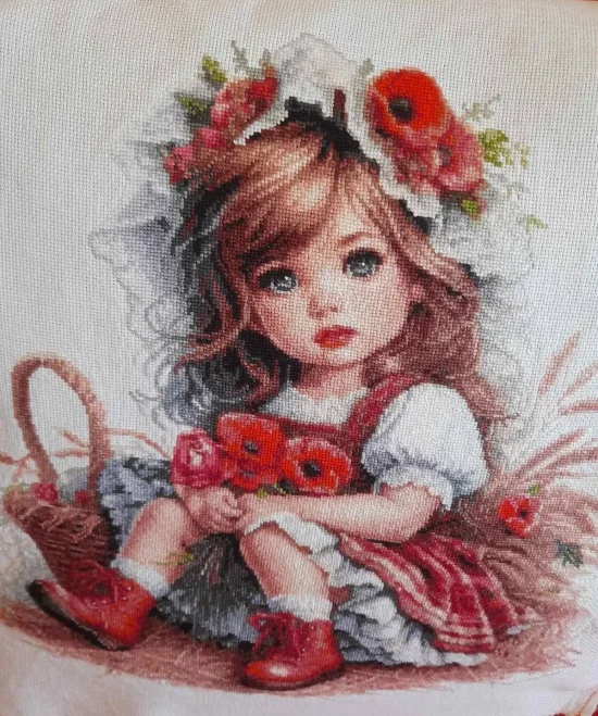 Момиче с букет макове