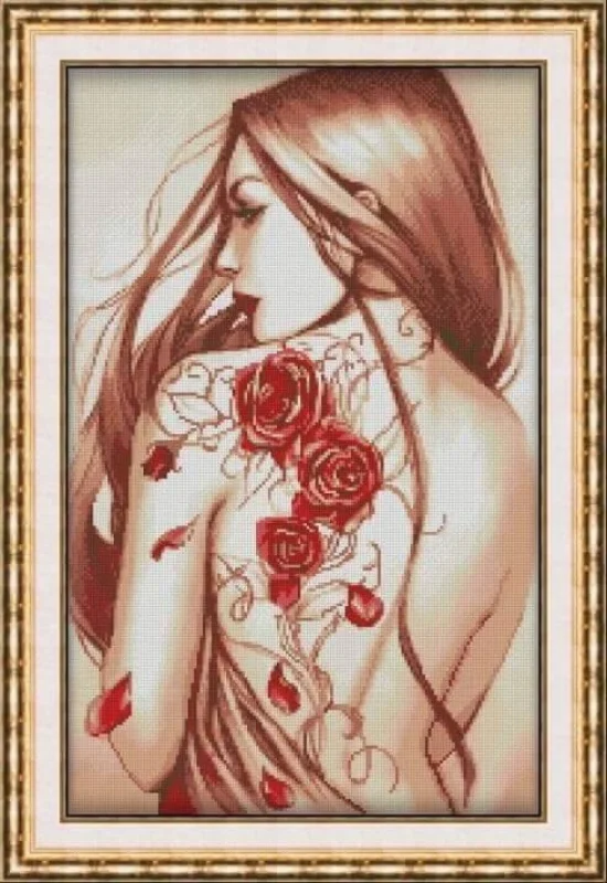 Образи Момиче с татуировка роза