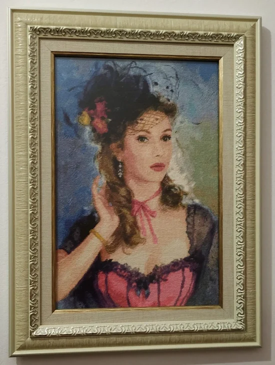 Очарователна дама